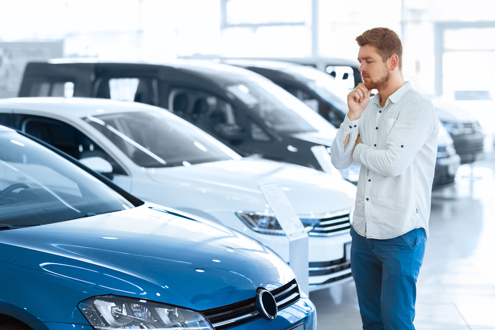 По каким критериям выбрать автосалон для покупки машины?