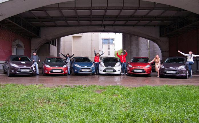 Владельцы Ford Fiesta со своими автомобилями