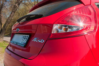 Ford Fiesta New - цвет Colorado Red