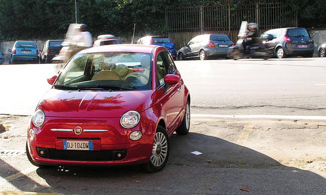 Гениальное творение итальянских дизайнеров - Fiat 500. Европейский бестселлер года