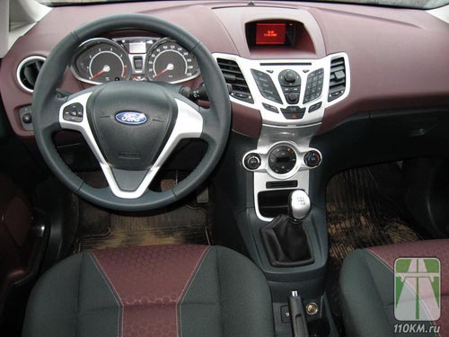 Ford Fiesta в цвете Hot Magenta