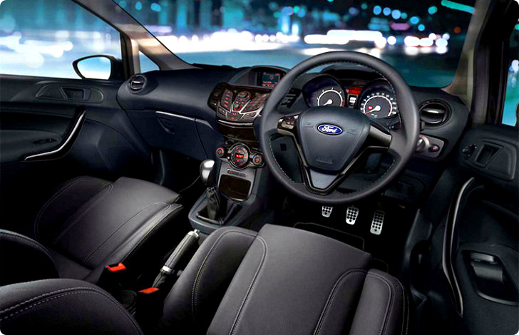 Модификация Ford Fiesta Sport 2011, оформление салона
