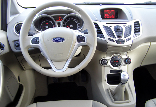 Ford Fiesta светлый салон